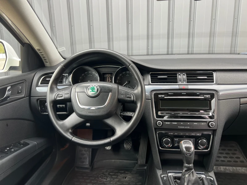 Skoda Superb, снимка 14 - Автомобили и джипове - 47424126