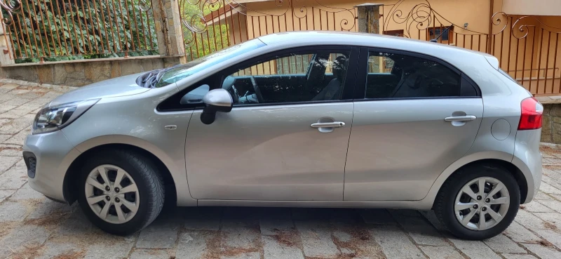 Kia Rio Хечбек, снимка 2 - Автомобили и джипове - 47468486