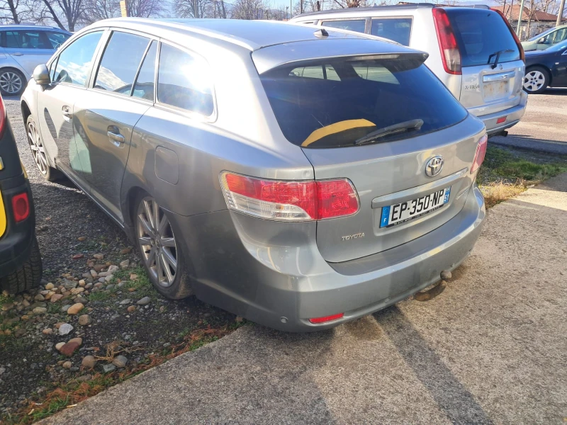 Toyota Avensis 2.2, снимка 4 - Автомобили и джипове - 48614607