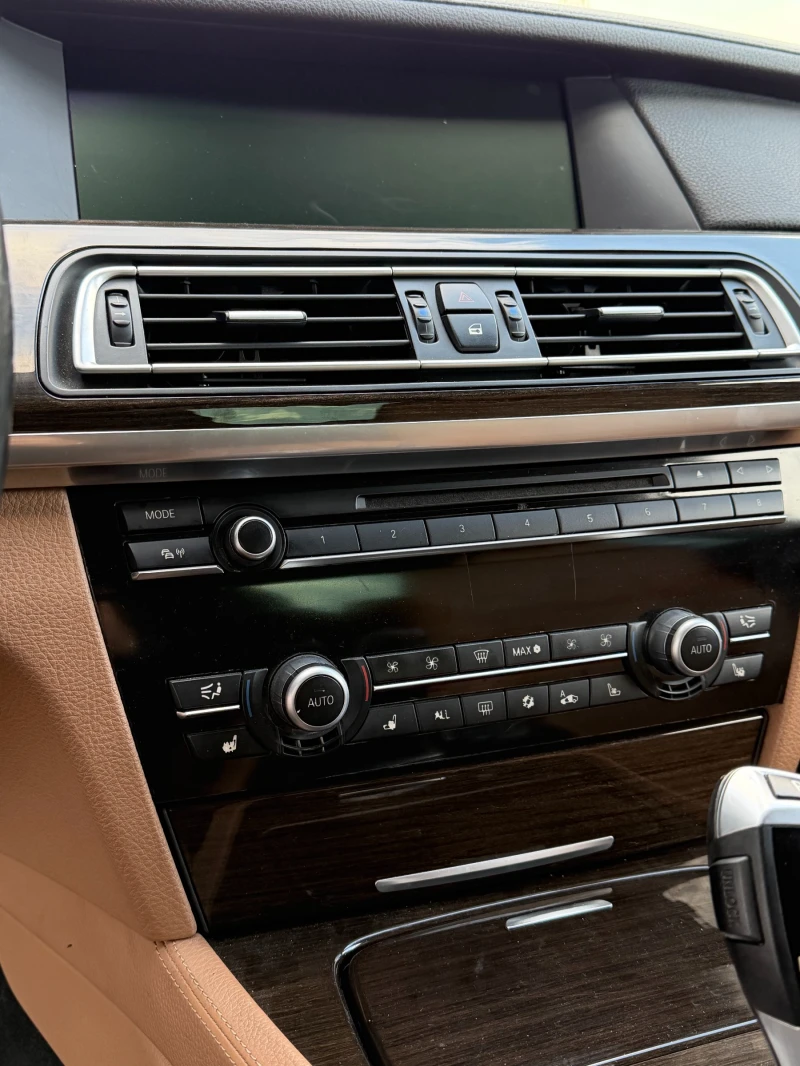 BMW 750 Li XDrive, снимка 12 - Автомобили и джипове - 52489447