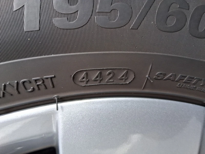 Skoda Fabia 1.2TSI 4 цилиндара , снимка 12 - Автомобили и джипове - 53294129