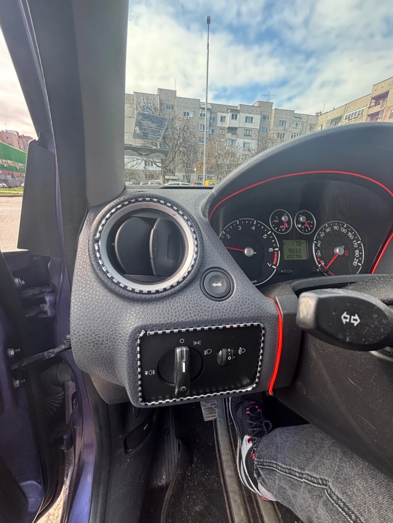 Ford Fiesta  1.4, снимка 6 - Автомобили и джипове - 53580347