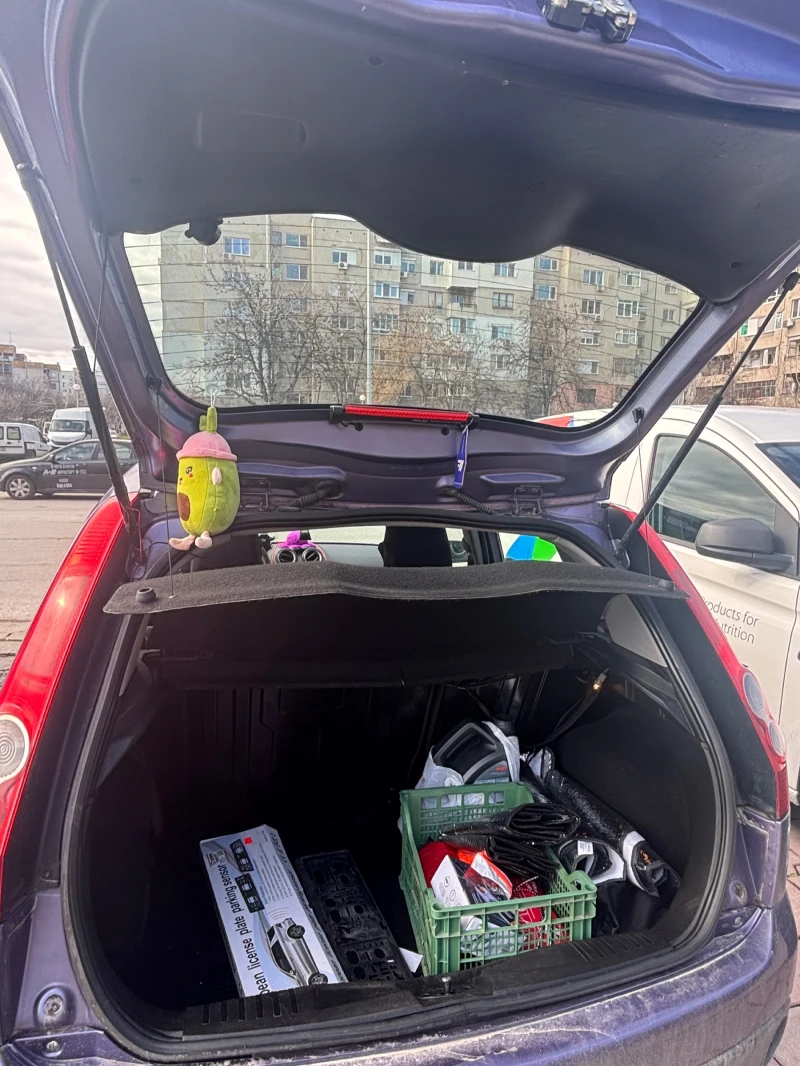 Ford Fiesta  1.4, снимка 15 - Автомобили и джипове - 53580347