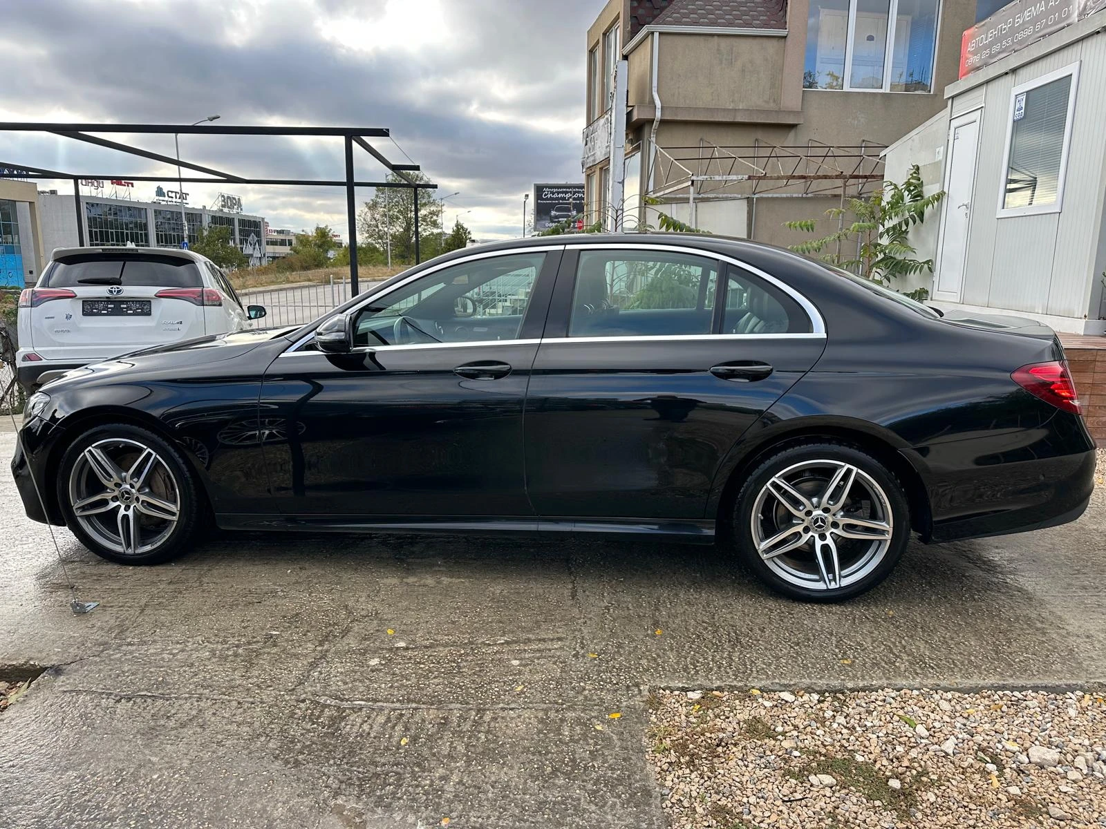 Mercedes-Benz E 220 AMG-LINE-4MATIC-DIGITAL* 9G - изображение 2