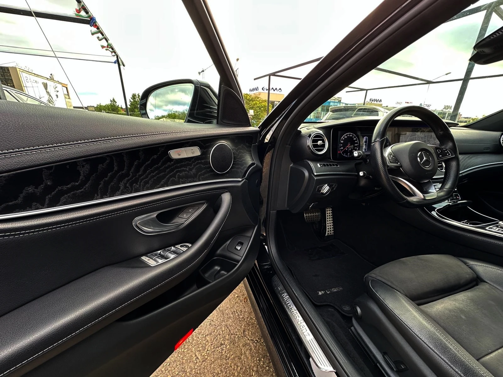 Mercedes-Benz E 220 AMG-LINE-4MATIC-DIGITAL* 9G - изображение 9