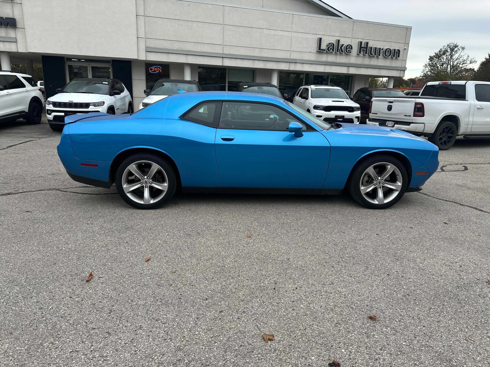 Dodge Challenger SXT * * CARFAX * * АВТО КРЕДИТ * *  - изображение 2