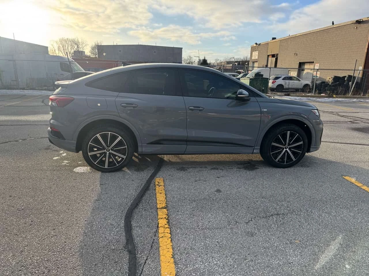 Audi E-Tron * 50 quattro * ПОДГРЕВИ / 360 / ПАНОРАМА, снимка 3 - Автомобили и джипове - 53798146