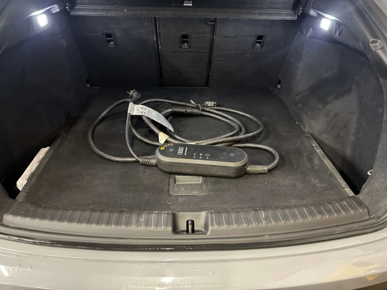 Audi E-Tron * 50 quattro * ПОДГРЕВИ / 360 / ПАНОРАМА, снимка 15 - Автомобили и джипове - 53798146