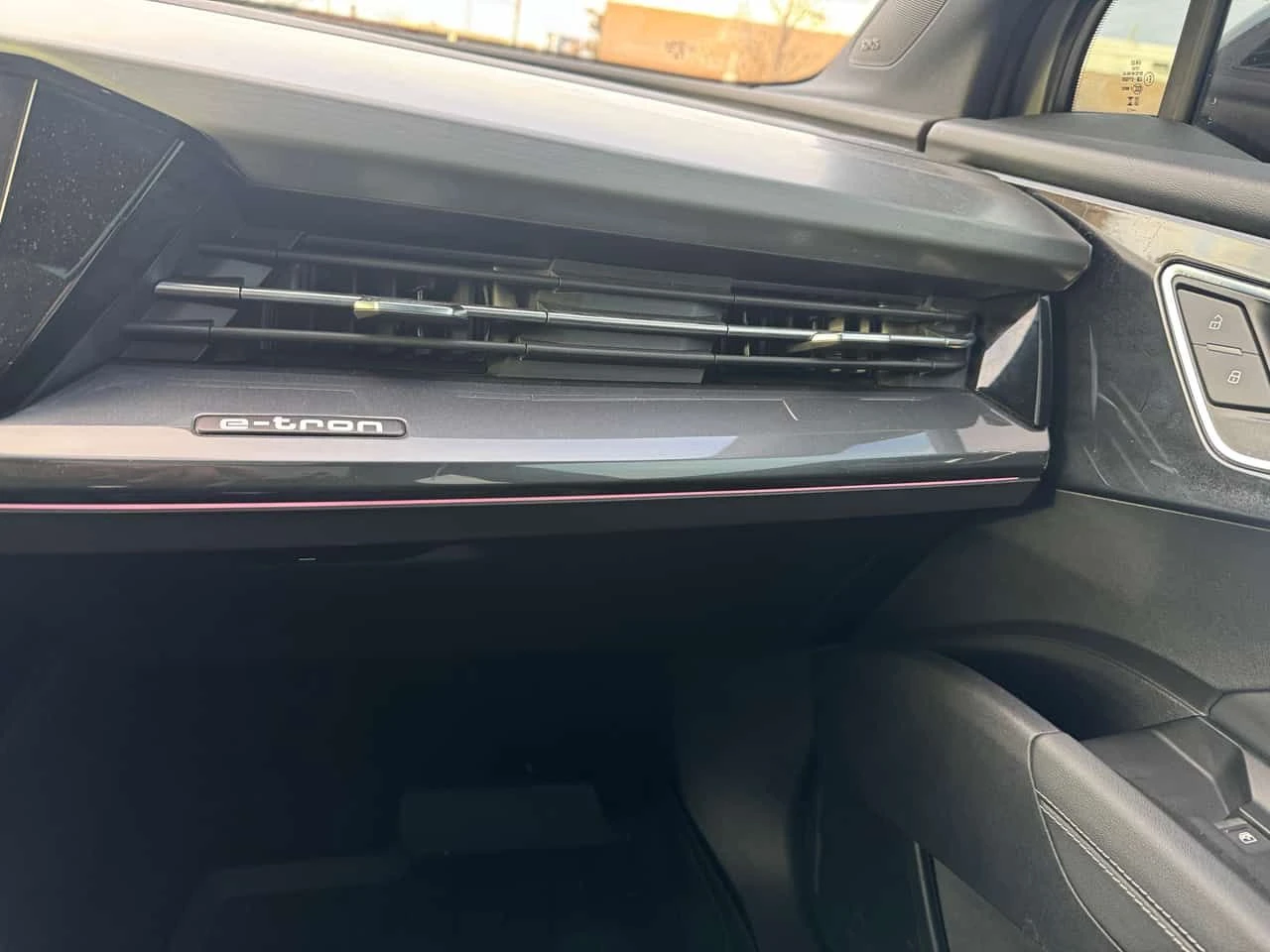 Audi E-Tron * 50 quattro * ПОДГРЕВИ / 360 / ПАНОРАМА, снимка 11 - Автомобили и джипове - 53798146