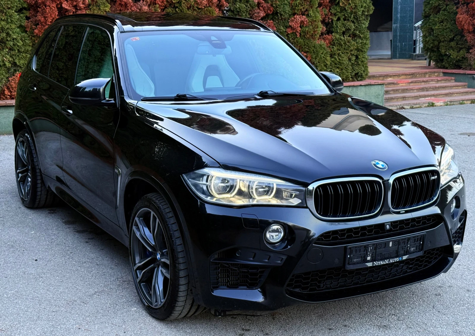 BMW X5M COMPETITION/CARBON/CARPLAY/ALCANTARA, снимка 3 - Автомобили и джипове - 53840250