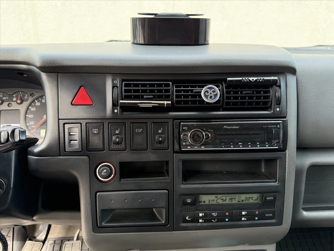 VW Multivan 2.5 TDI, снимка 14 - Автомобили и джипове - 53857965