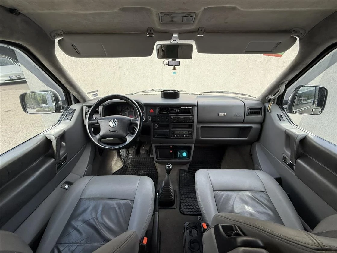 VW Multivan 2.5 TDI, снимка 11 - Автомобили и джипове - 53857965