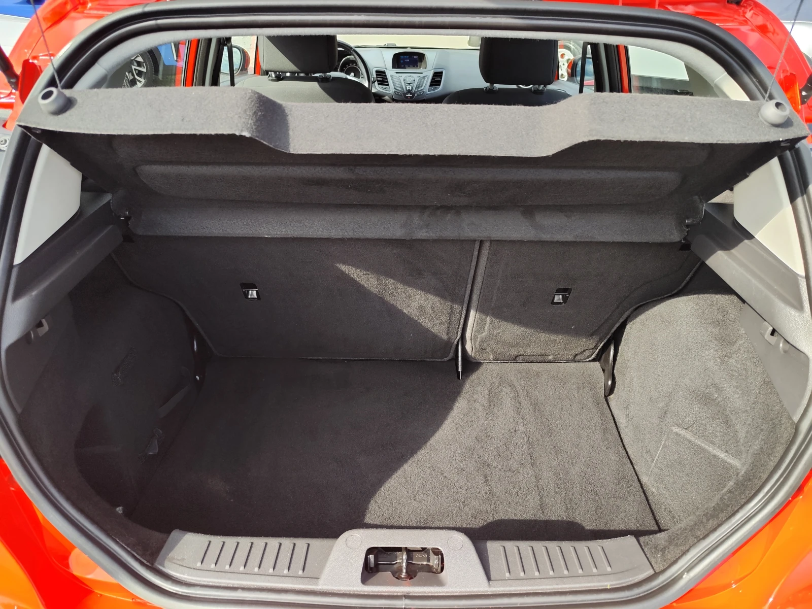 Ford Fiesta 1.2i* PLUS* KЛИМАТИК* EURO6B* 129000km!!!, снимка 15 - Автомобили и джипове - 54626860
