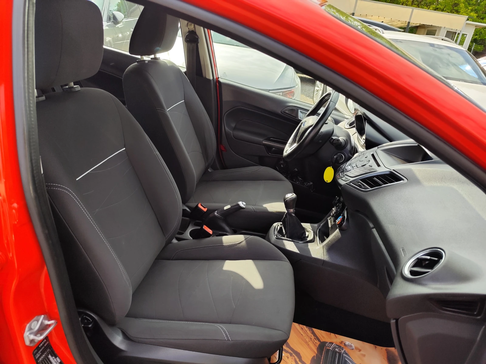 Ford Fiesta 1.2i* PLUS* KЛИМАТИК* EURO6B* 129000km!!!, снимка 13 - Автомобили и джипове - 54626860