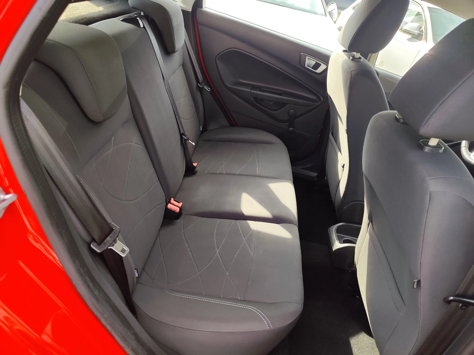 Ford Fiesta 1.2i* PLUS* KЛИМАТИК* EURO6B* 129000km!!!, снимка 12 - Автомобили и джипове - 54626860