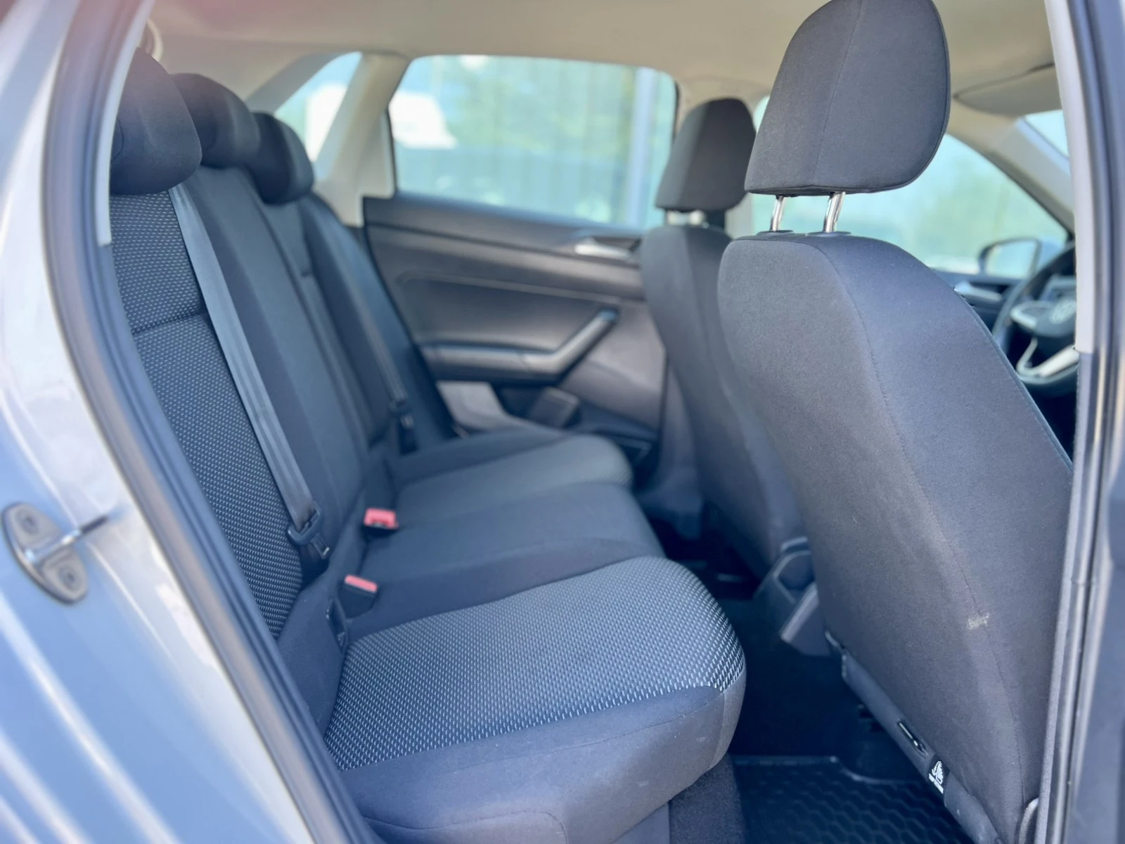 VW Polo Facelift / 1.0 TSI / 95 к.с. / LED / Digital / ACC, снимка 15 - Автомобили и джипове - 54853751