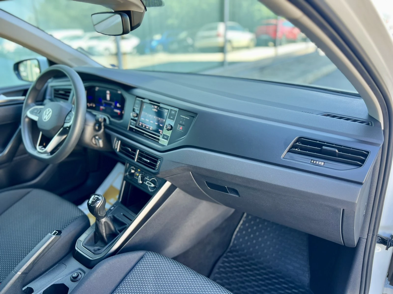VW Polo Facelift / 1.0 TSI / 95 к.с. / LED / Digital / ACC, снимка 10 - Автомобили и джипове - 54853751