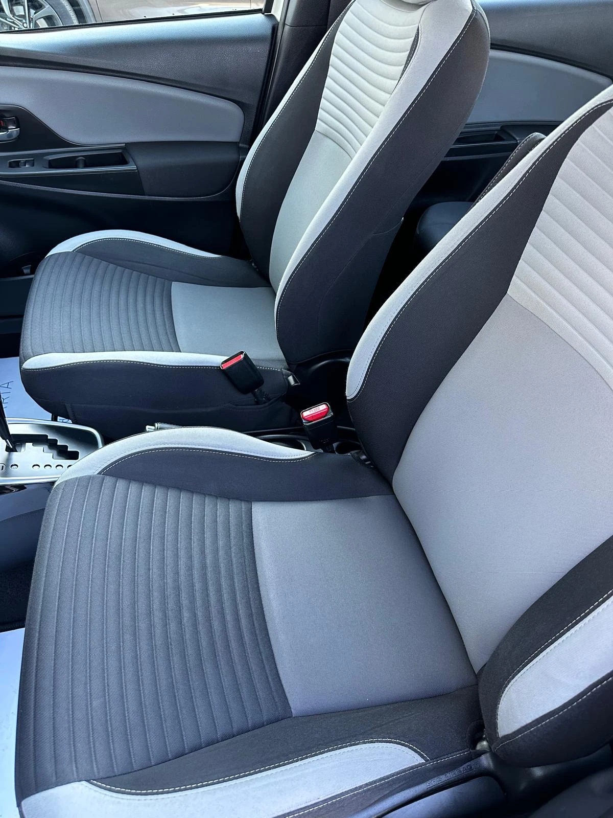 Toyota Yaris 1.5, снимка 9 - Автомобили и джипове - 54893247