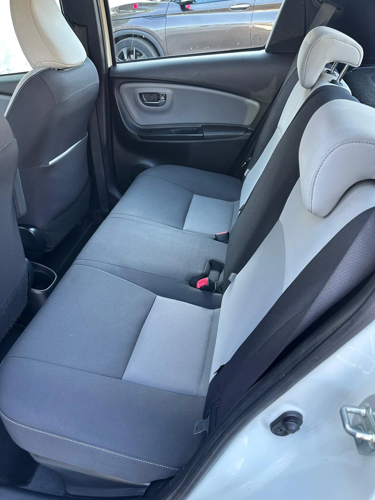 Toyota Yaris 1.5, снимка 8 - Автомобили и джипове - 54893247