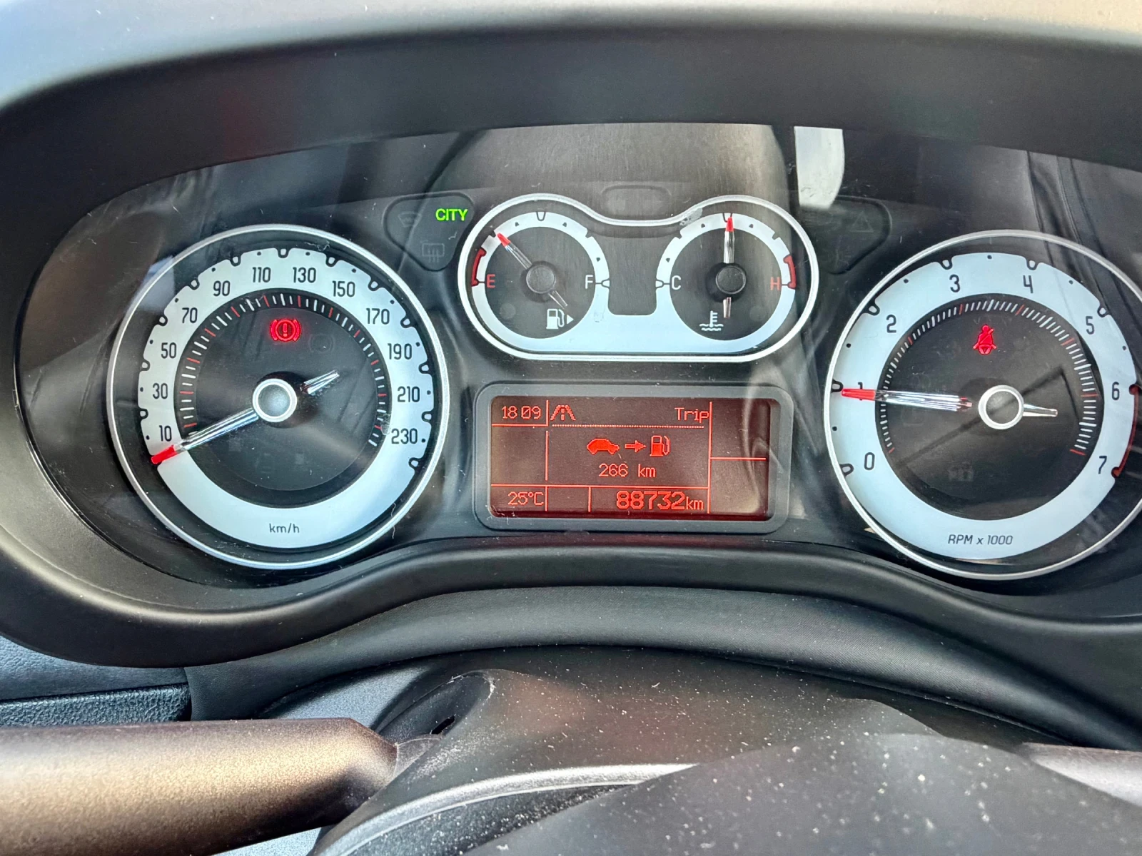 Fiat 500L 1.4Turbo навигация панорама TOP, снимка 10 - Автомобили и джипове - 55071637