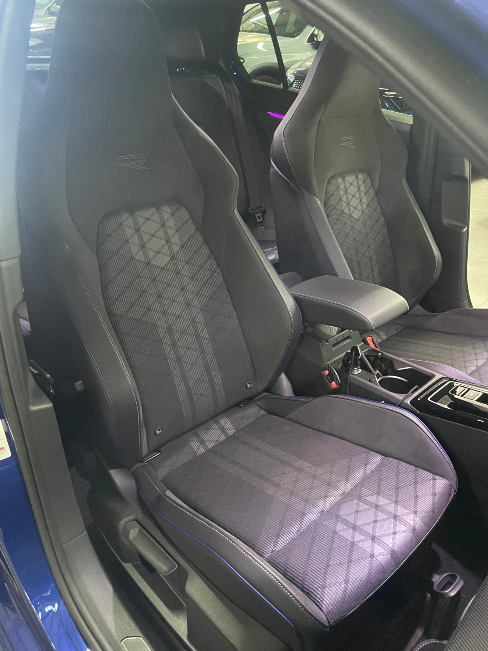 VW Golf 1.5 eTSI hibrid/360/Rline plus/Matrix/3DLed/FULL!!, снимка 13 - Автомобили и джипове - 55288028