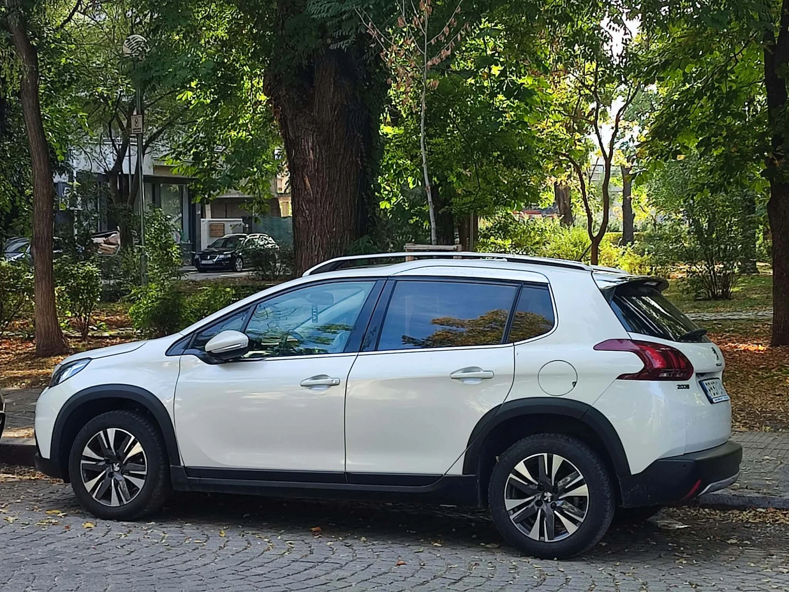 Peugeot 2008 ALLURE , снимка 4 - Автомобили и джипове - 56582325