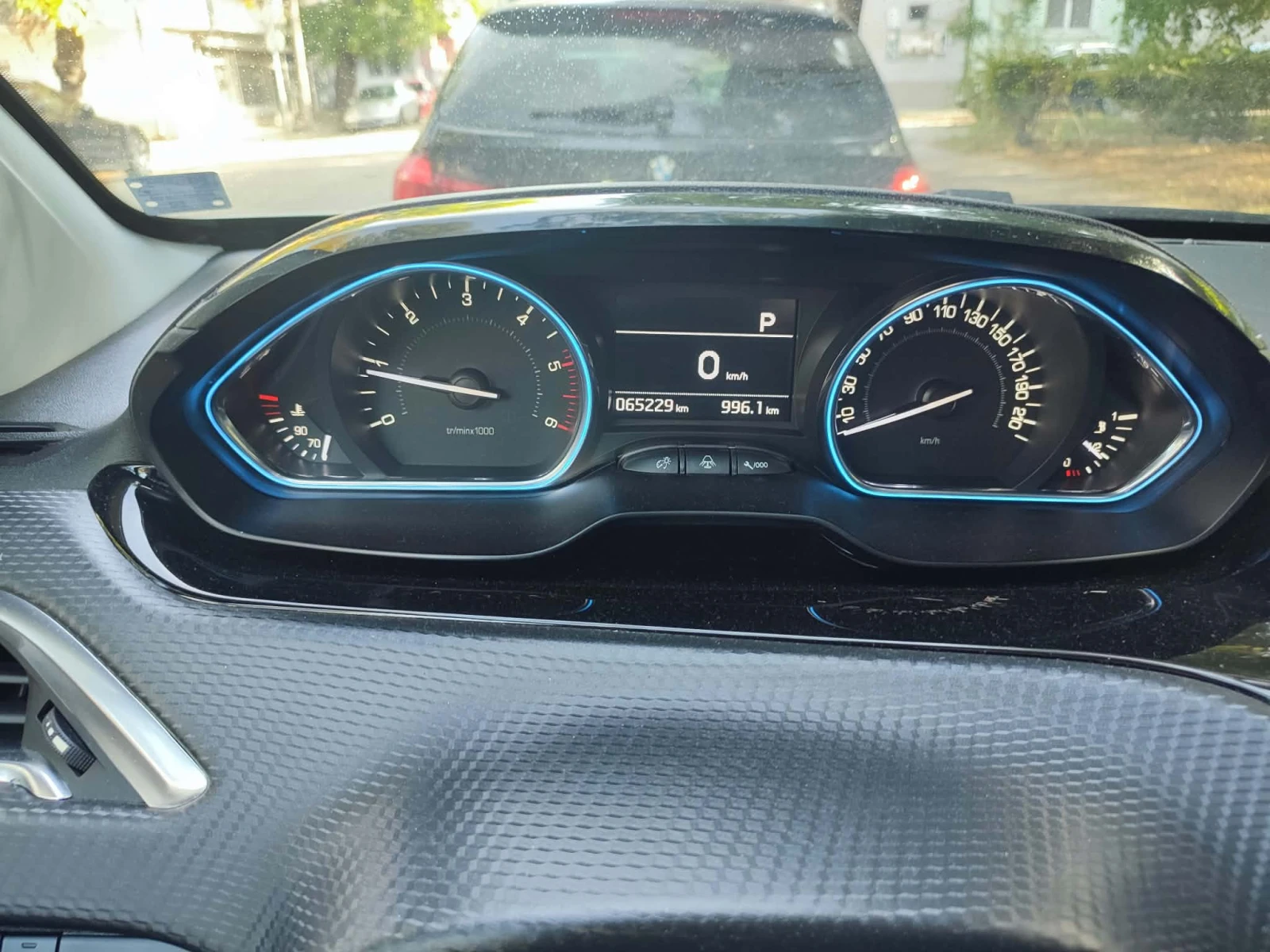 Peugeot 2008 ALLURE , снимка 9 - Автомобили и джипове - 56582325