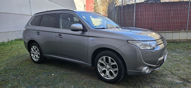 Mitsubishi Outlander 2.0 PHEV Plug-in Hybrid LPG, снимка 3 - Автомобили и джипове - 48965101