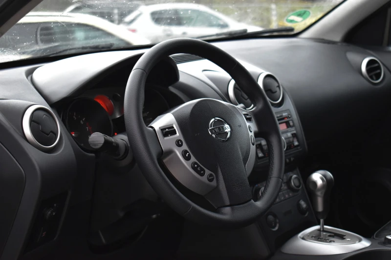 Nissan Qashqai 2.0i* 4x4* AUTOMAT* Сервизна книжка, снимка 9 - Автомобили и джипове - 53272062