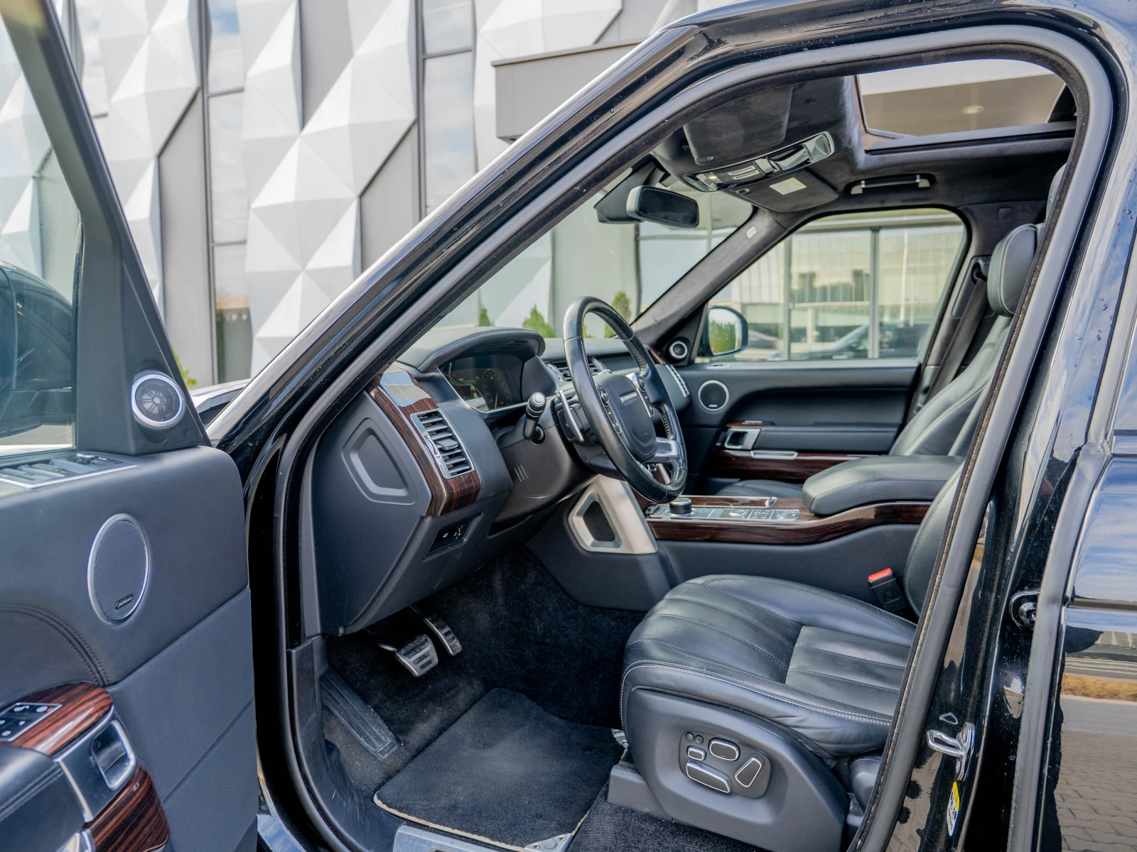 Land Rover Range rover Autobiography 340 к.с. Панорама 3xTV Meridian ТOP - изображение 8