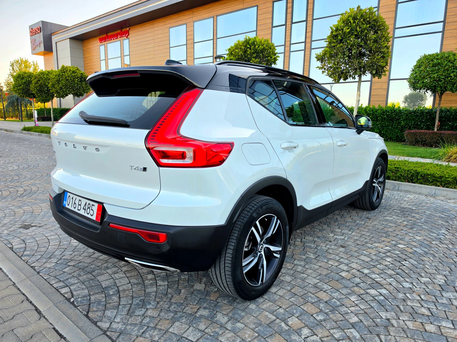 Volvo XC40 B4* AWD* R-DESIGN* LED*  | Mobile.bg � ����������� 5