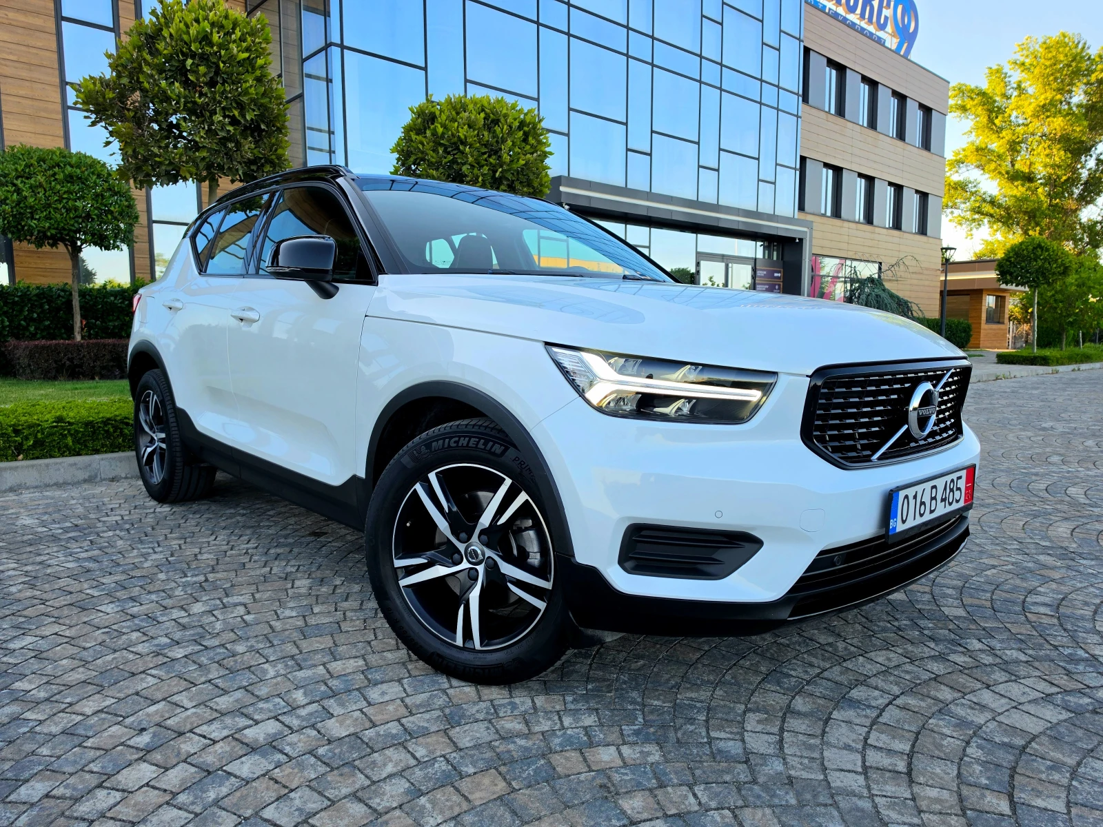 Volvo XC40 B4* AWD* R-DESIGN* LED*  | Mobile.bg � ����������� 3