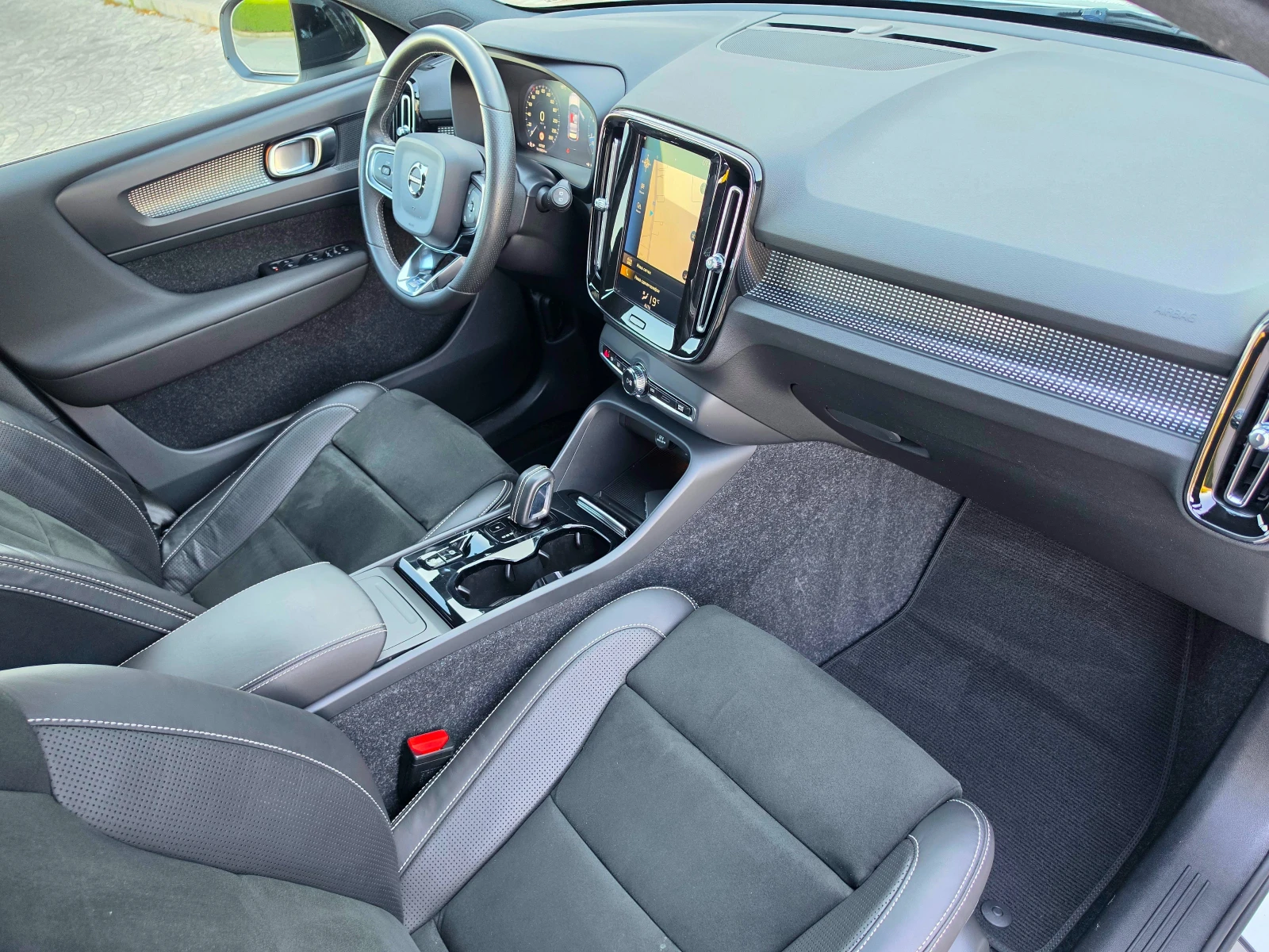 Volvo XC40 B4* AWD* R-DESIGN* LED*  | Mobile.bg � ����������� 13