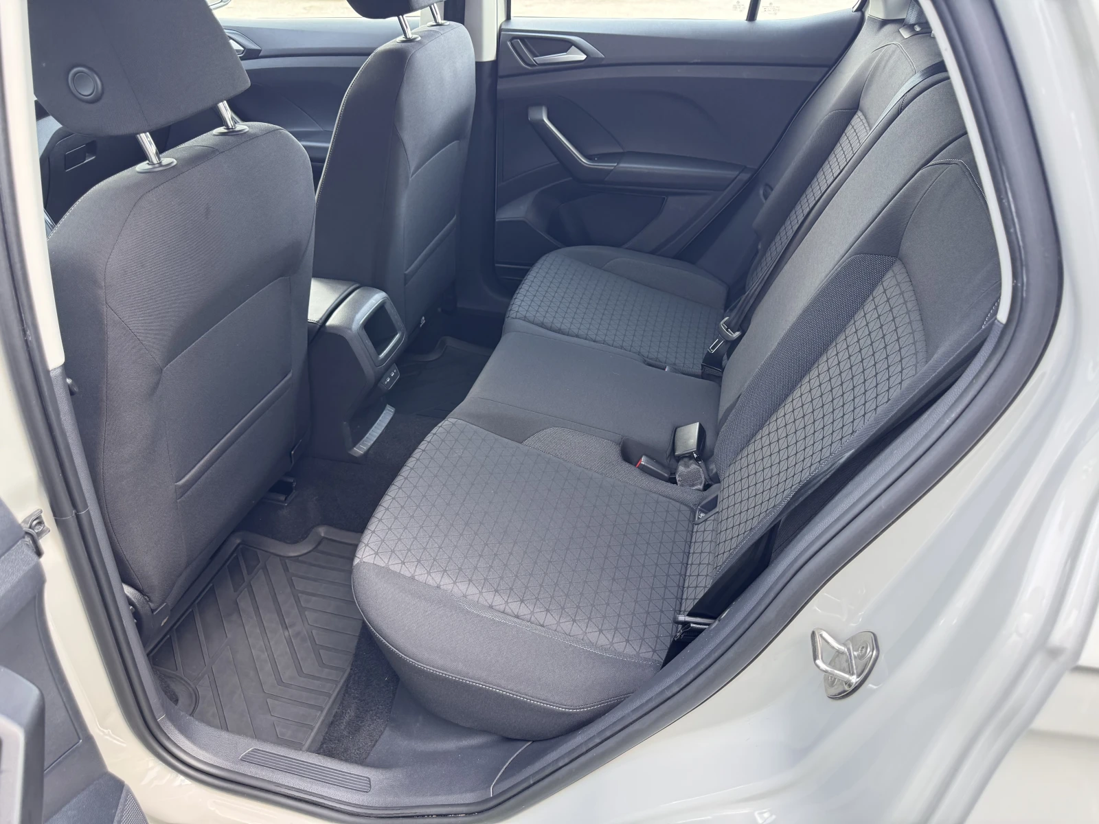 VW T-Cross LIFE+ /1.0TSI/110K.C./6MT, снимка 10 - Автомобили и джипове - 55616657
