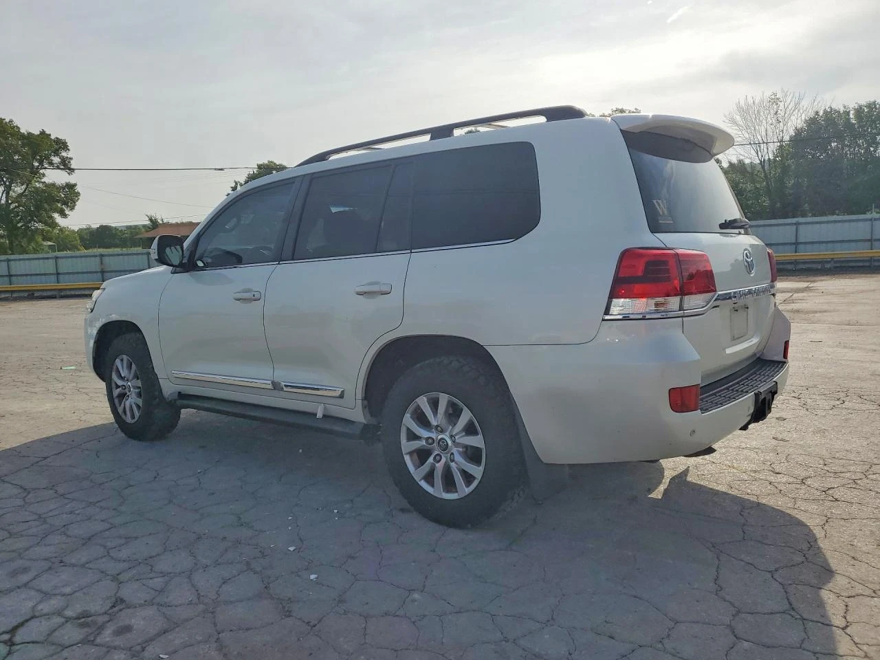Toyota Land cruiser * BASE* ПАНО* KEYLESS* Camera* ПОДГРЕВ* LED* , снимка 2 - Автомобили и джипове - 55652625