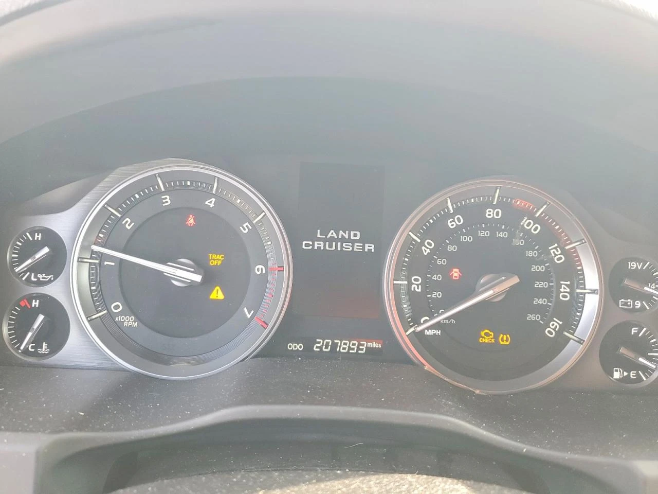 Toyota Land cruiser * BASE* ПАНО* KEYLESS* Camera* ПОДГРЕВ* LED* , снимка 9 - Автомобили и джипове - 55652625