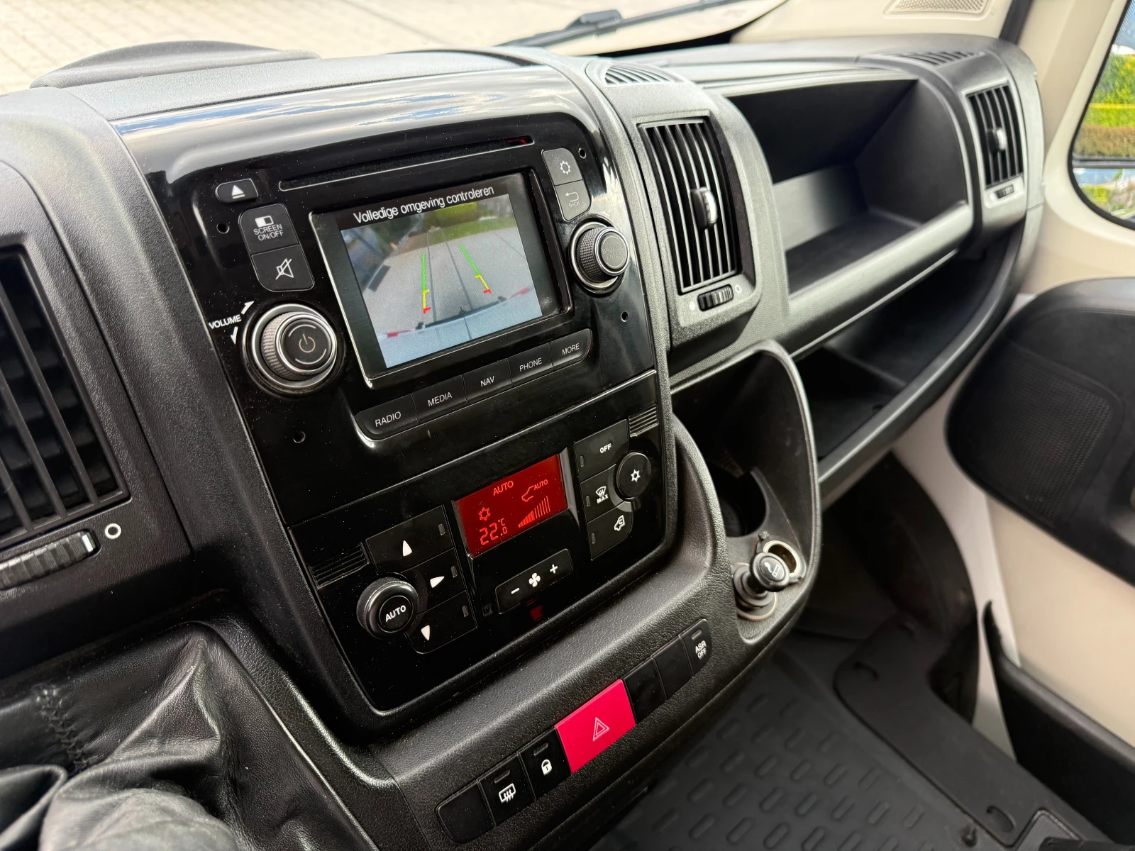 Peugeot Boxer 2.2HDI L1H1 Климатик Euro 5 Navi/LED, снимка 16 - Бусове и автобуси - 54837675