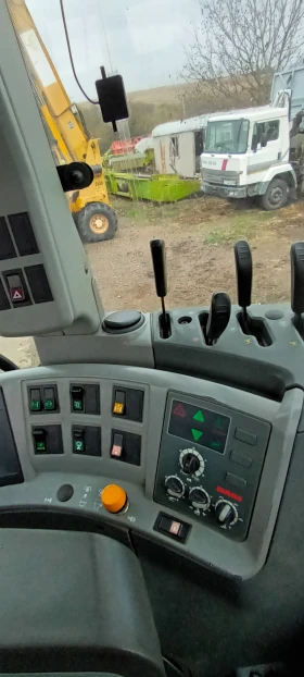 Трактор Claas Axion 840, снимка 10