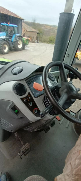 Трактор Claas Axion 840, снимка 12