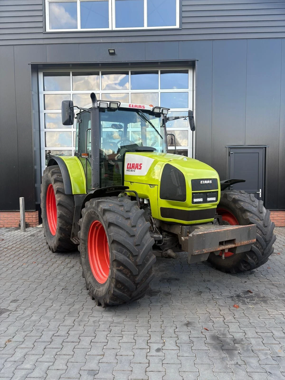 Трактор Claas Арес 816