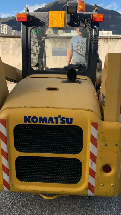 Мини челни товарачи Komatsu SK714 - изображение 3
