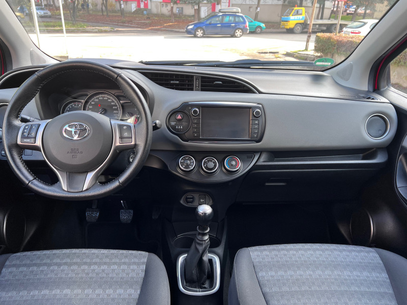 Toyota Yaris 1.3i, снимка 5 - Автомобили и джипове - 42828671