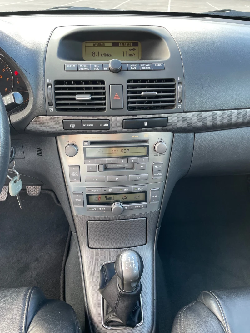 Toyota Avensis 1.8 VVTI, снимка 12 - Автомобили и джипове - 47250126