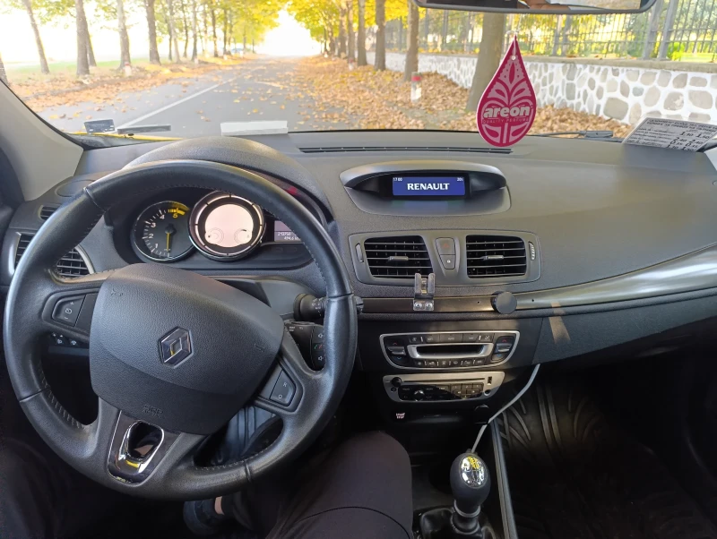 Renault Megane 1.5 DCI, снимка 5 - Автомобили и джипове - 52165571