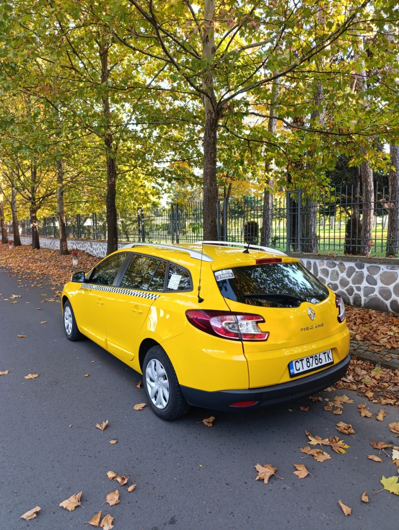 Renault Megane 1.5 DCI, снимка 4 - Автомобили и джипове - 52165571