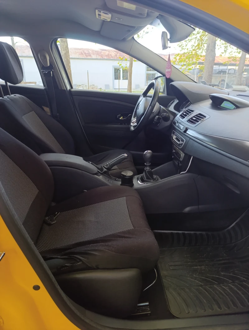Renault Megane 1.5 DCI, снимка 12 - Автомобили и джипове - 52165571