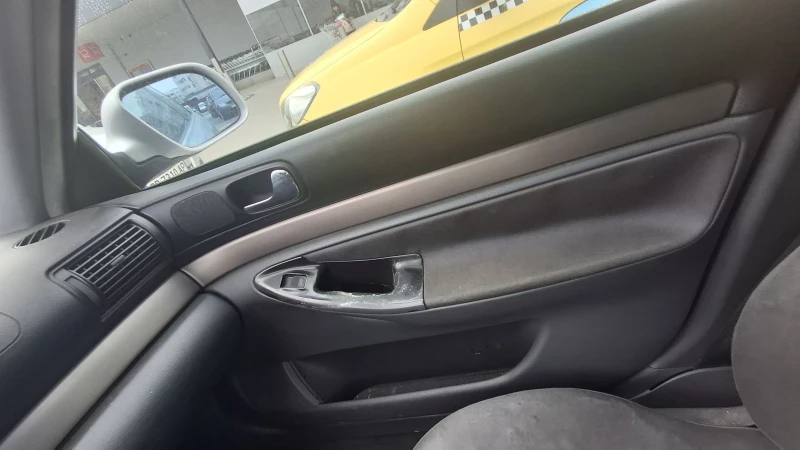 Audi A4 2.4 газ/бензин, снимка 10 - Автомобили и джипове - 52788956