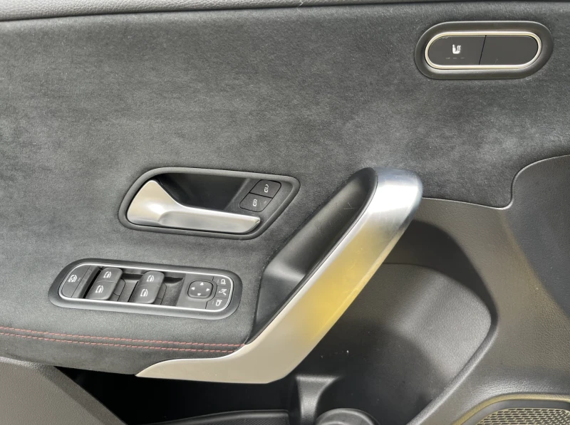 Mercedes-Benz A 180 AMG Line/Гаранция/Дигитално/Дистроник/Мъртъв ъгъл, снимка 10 - Автомобили и джипове - 53218971