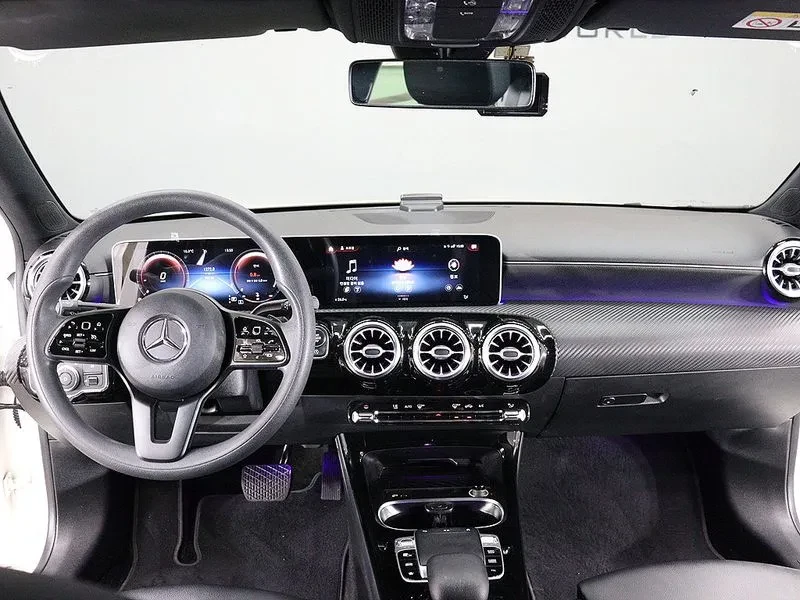 Mercedes-Benz A 220, снимка 8 - Автомобили и джипове - 54892140
