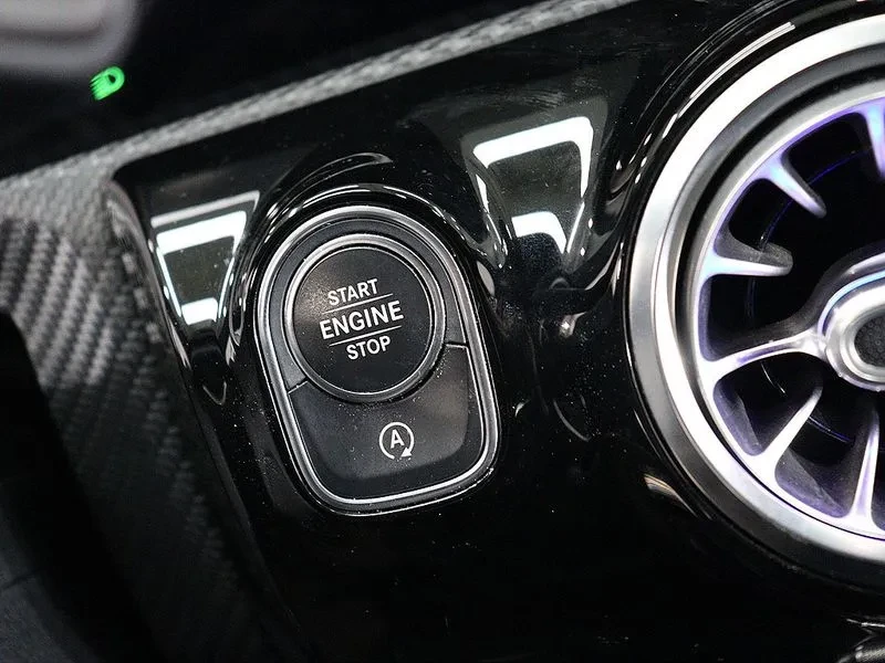 Mercedes-Benz A 220, снимка 12 - Автомобили и джипове - 54892140